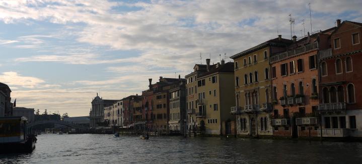 Venise - A l'approche du Ponte degli Scalzi et de l'église Santa Maria