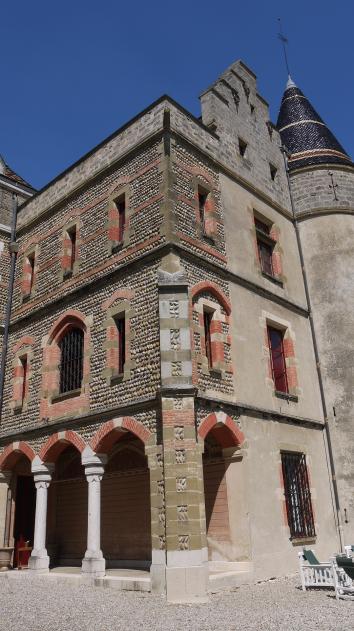 Chateau de Pupetieres - Galerie en façade sud