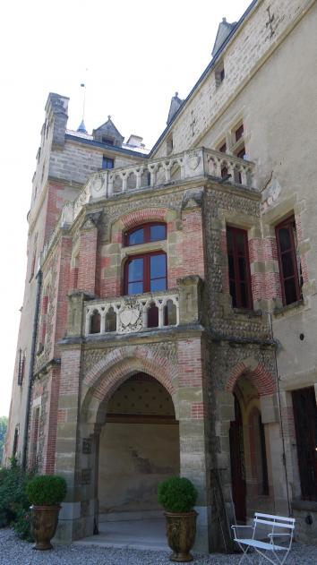 Chateau de Pupetieres - Perron d'entrée